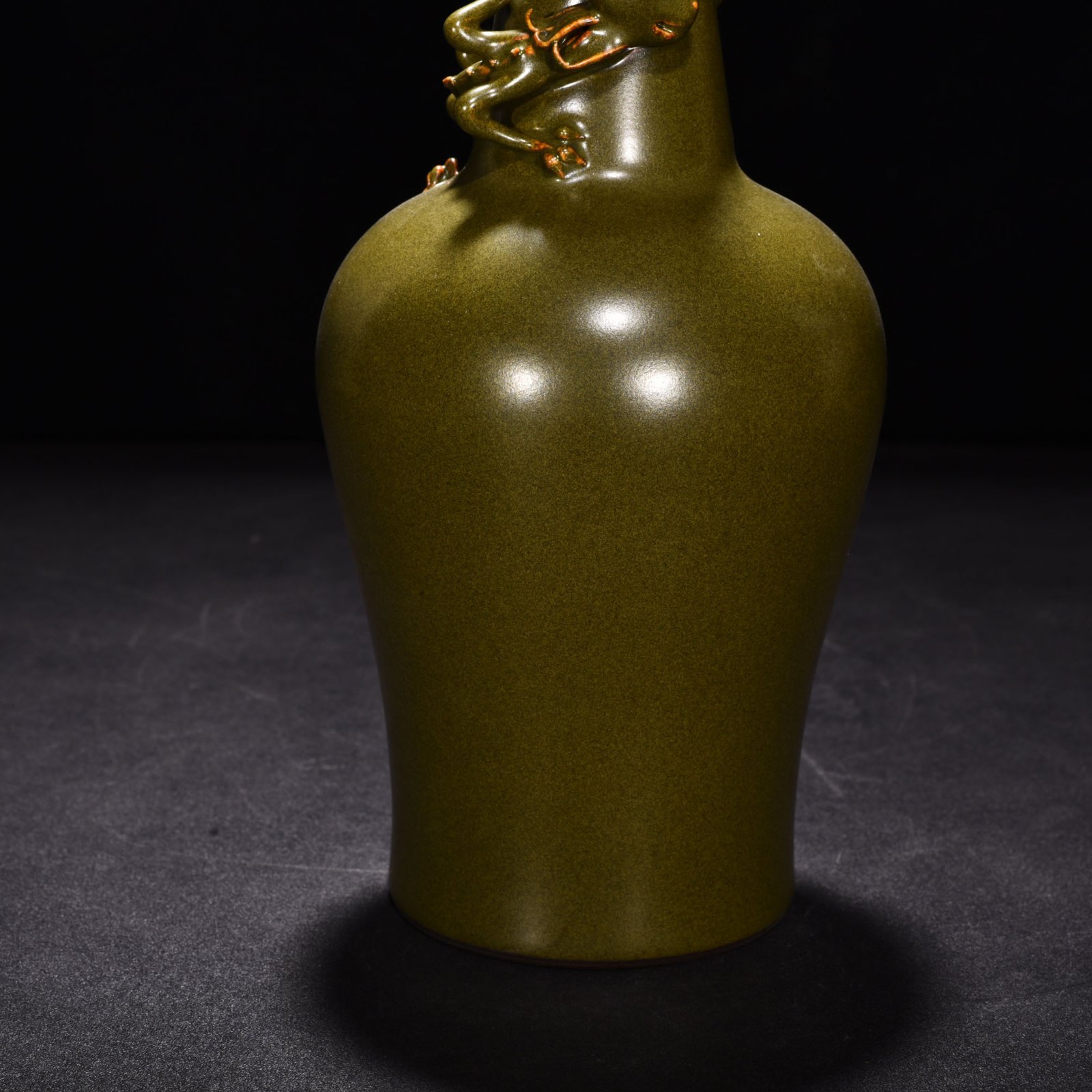 Qing Dynasty Qianlong tea powder-glazed rattle with dragon patter