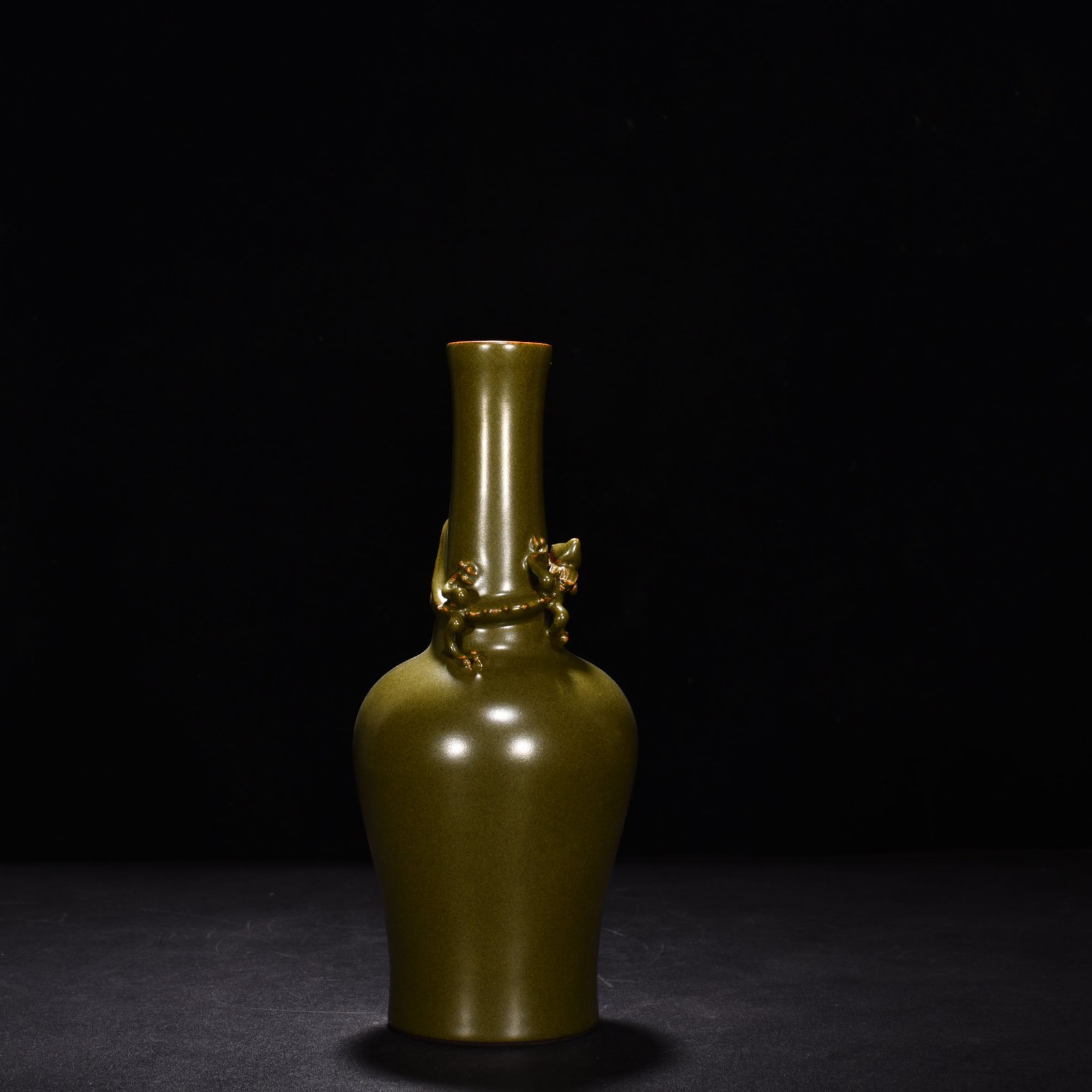 Qing Dynasty Qianlong tea powder-glazed rattle with dragon patter