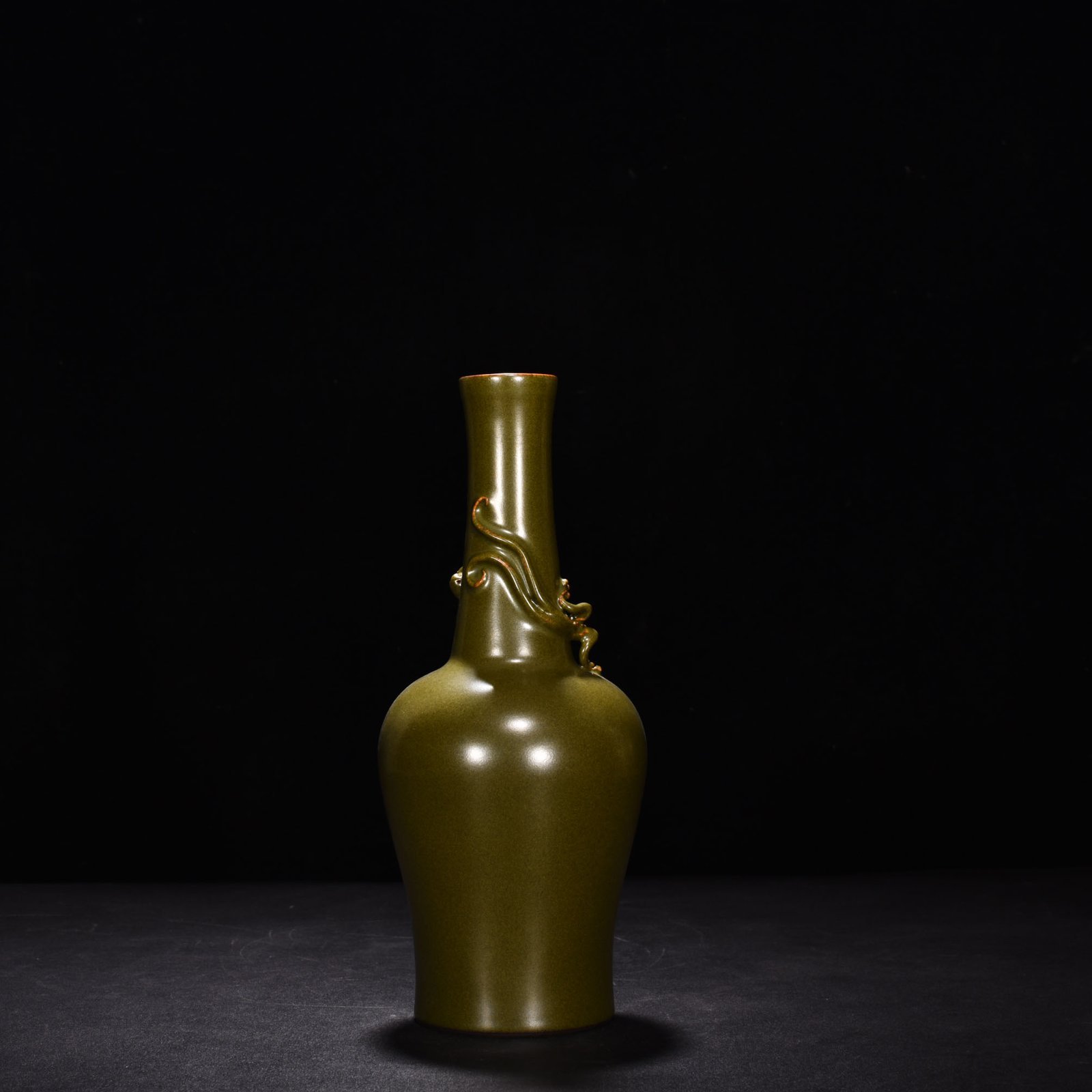Qing Dynasty Qianlong tea powder-glazed rattle with dragon patter