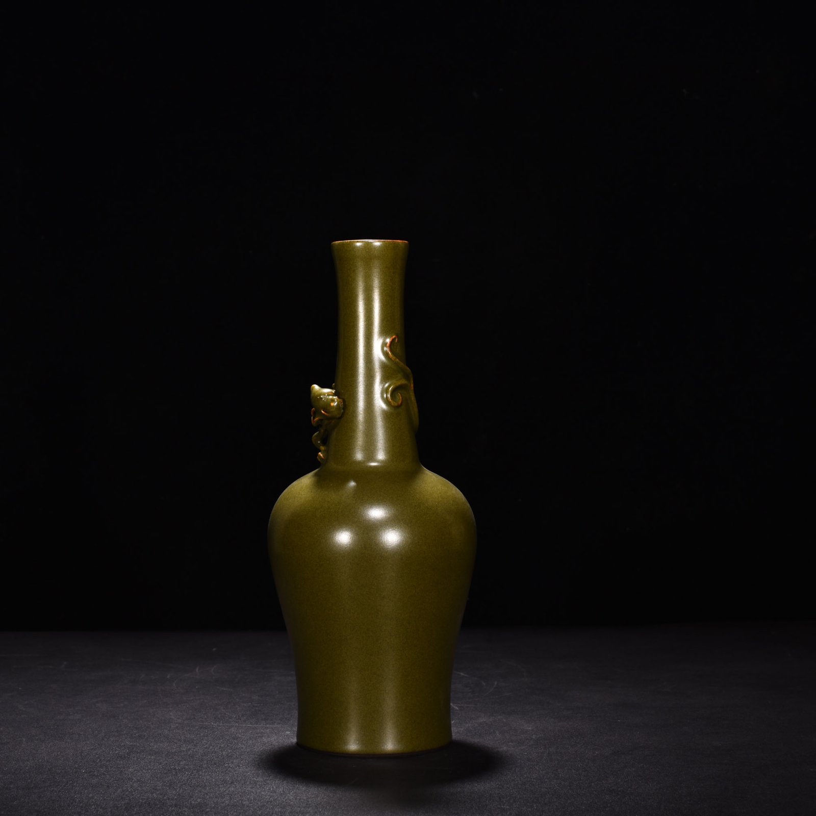 Qing Dynasty Qianlong tea powder-glazed rattle with dragon patter