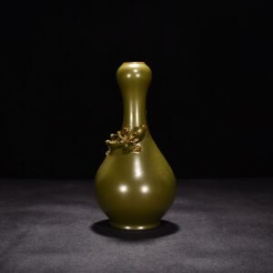 Qing Dynasty Qianlong tea powder glazed garlic bottle with chilong