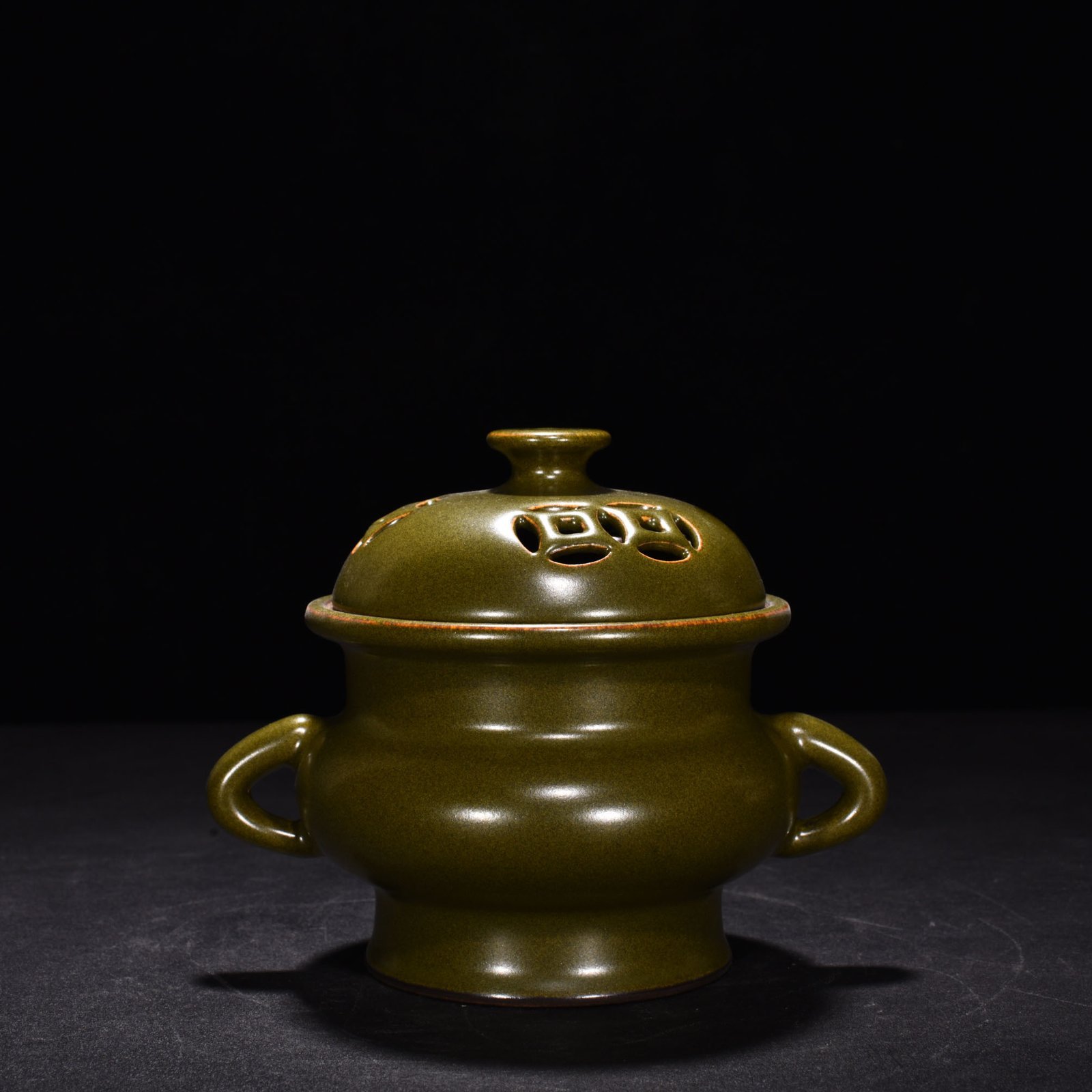 Qing Dynasty Qianlong tea powder-glazed hollow double-eared stove