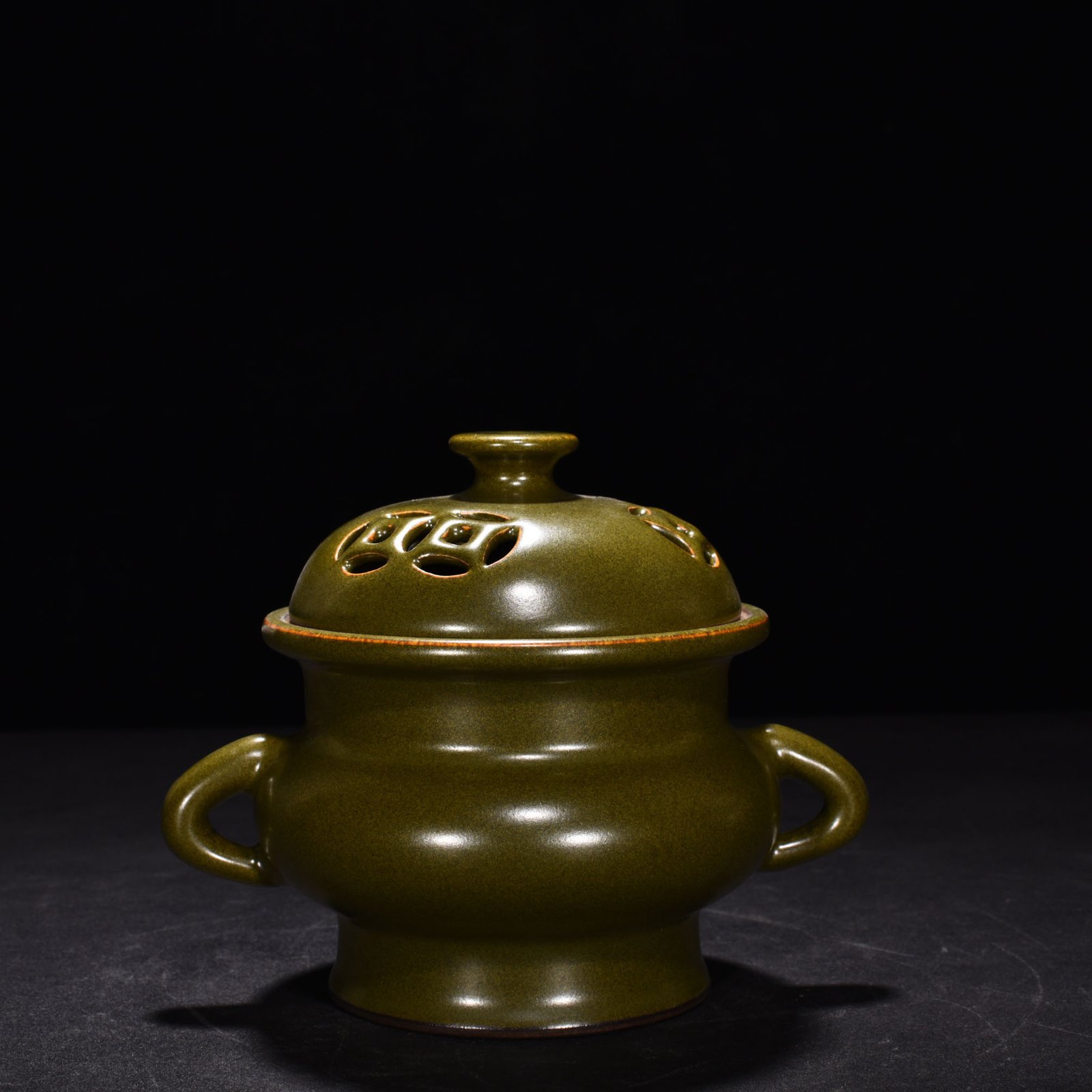 Qing Dynasty Qianlong tea powder-glazed hollow double-eared stove
