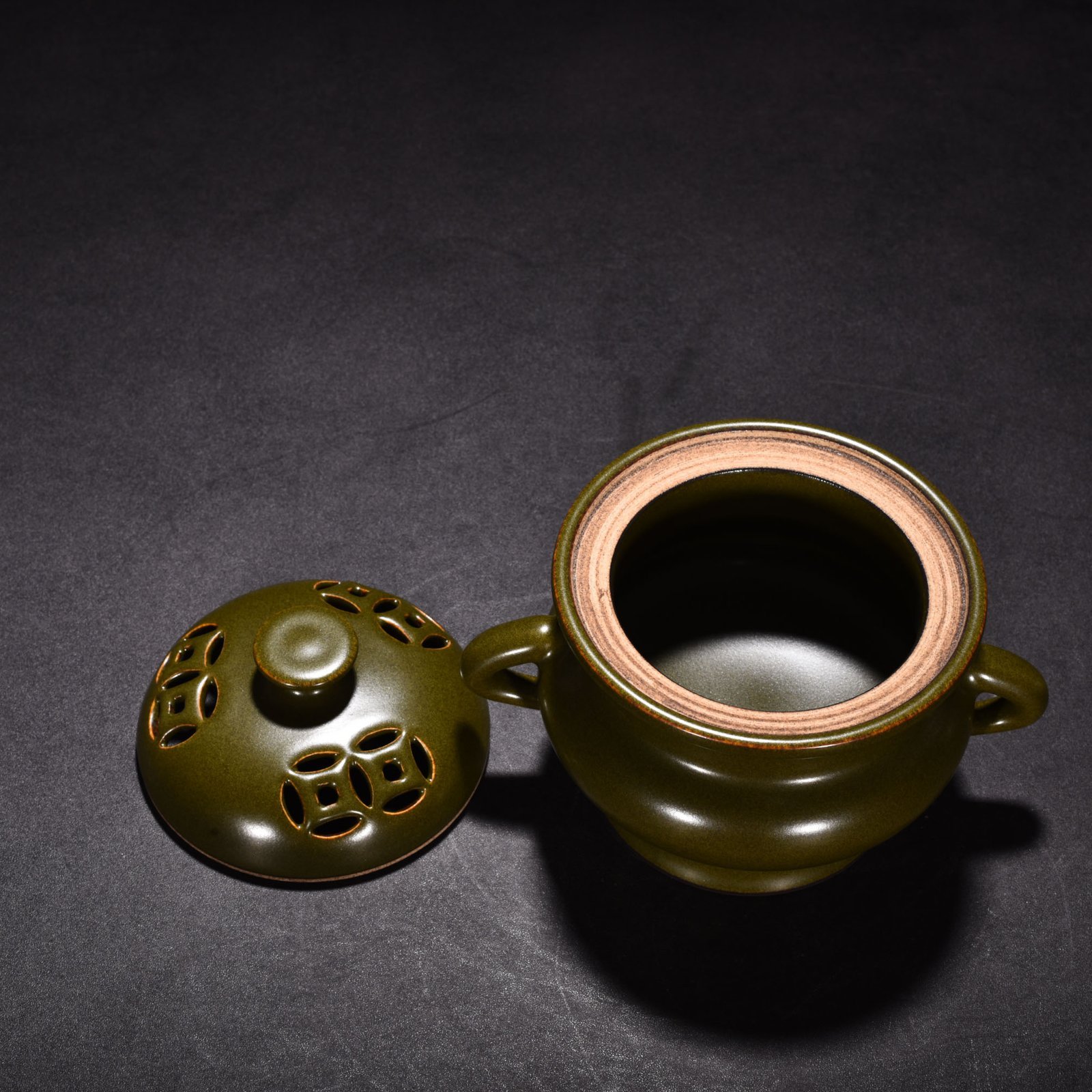 Qing Dynasty Qianlong tea powder-glazed hollow double-eared stove
