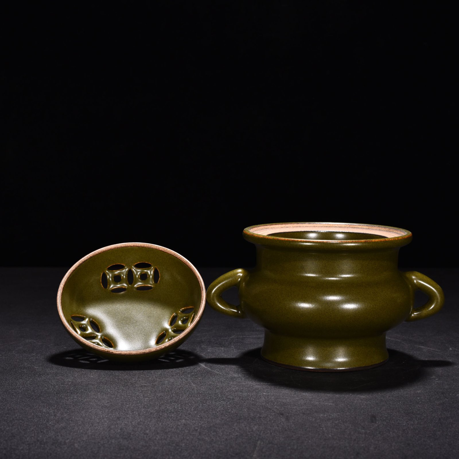 Qing Dynasty Qianlong tea powder-glazed hollow double-eared stove