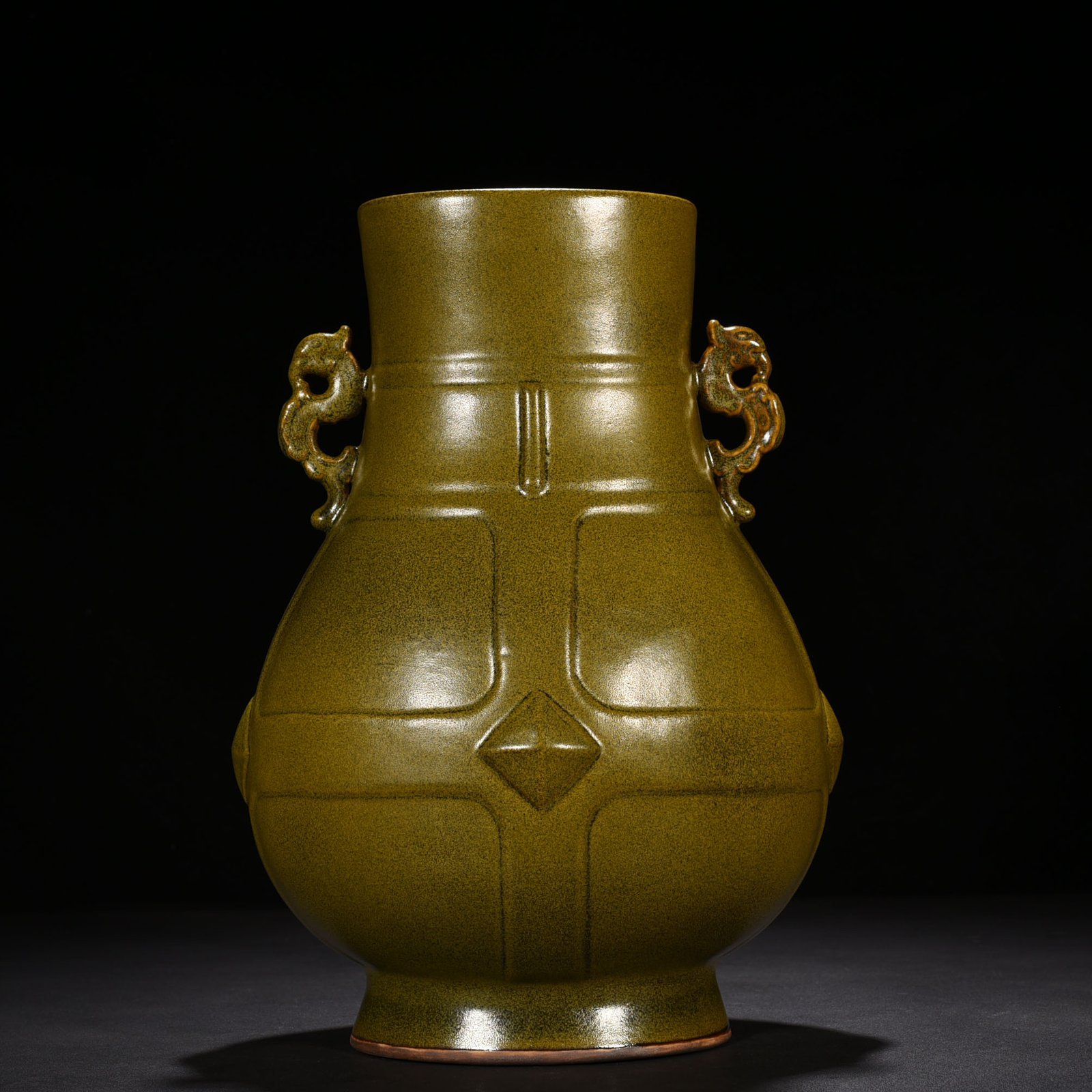 Qing Dynasty Qianlong Tea Leaves Yellow Glazed Double Dragon Ears Zu