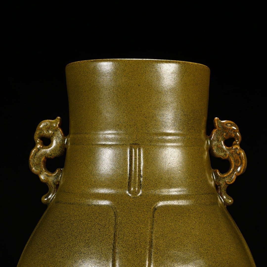 Qing Dynasty Qianlong Tea Leaves Yellow Glazed Double Dragon Ears Zu