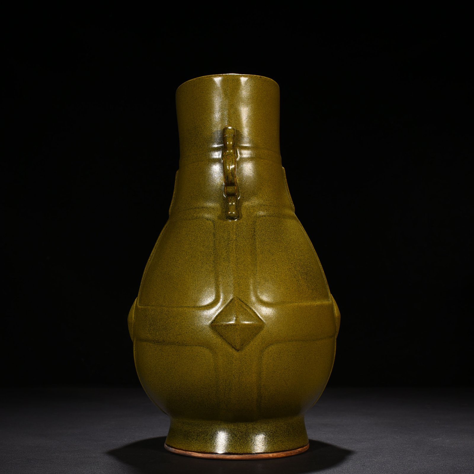 Qing Dynasty Qianlong Tea Leaves Yellow Glazed Double Dragon Ears Zu