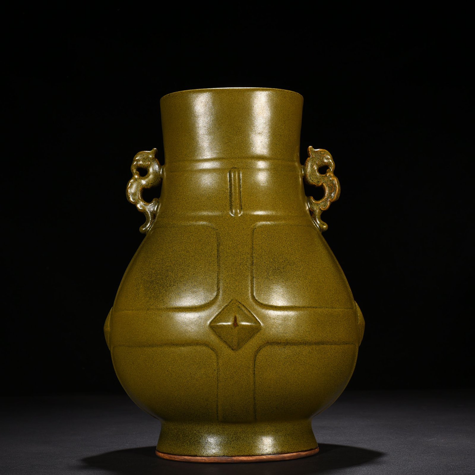 Qing Dynasty Qianlong Tea Leaves Yellow Glazed Double Dragon Ears Zu