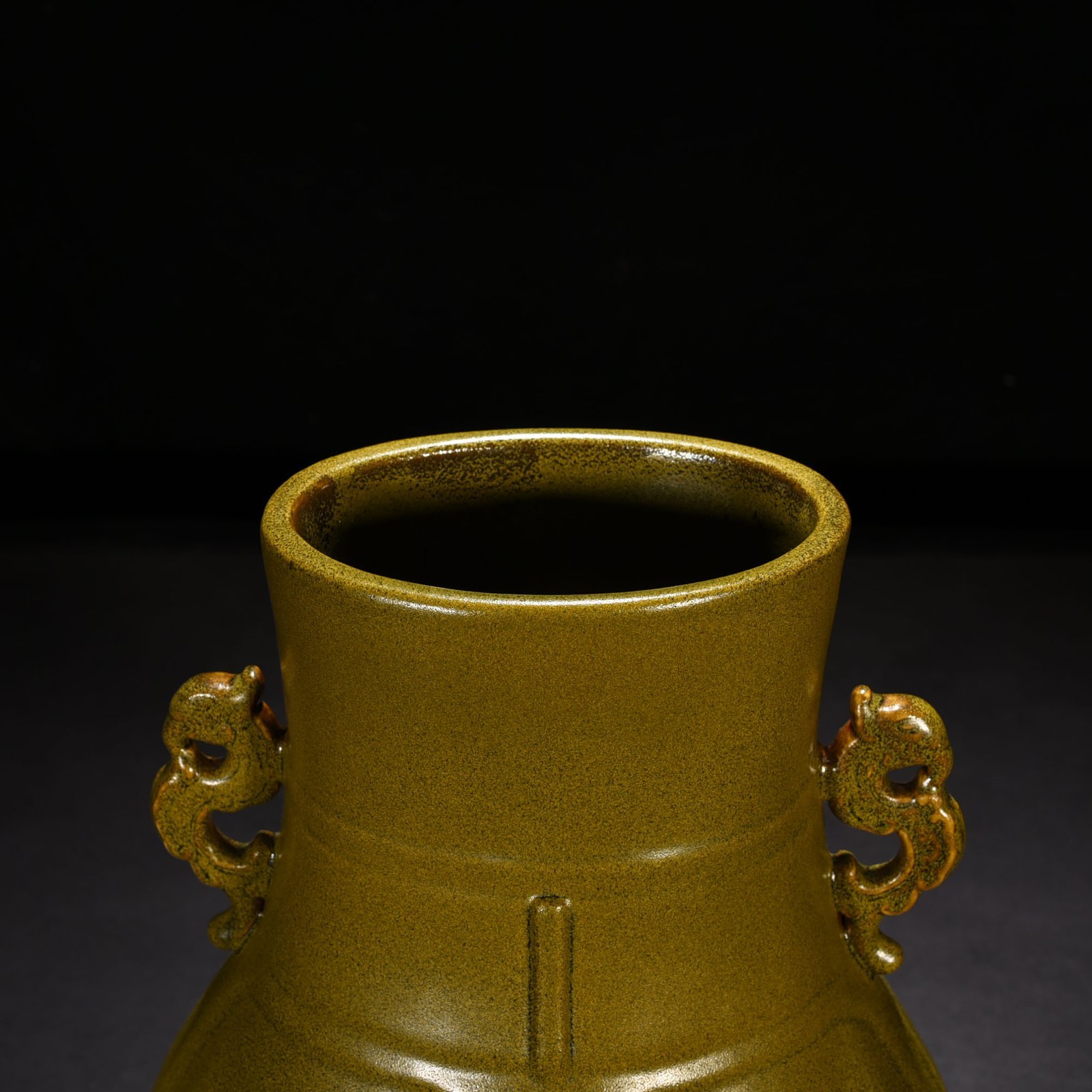Qing Dynasty Qianlong Tea Leaves Yellow Glazed Double Dragon Ears Zu