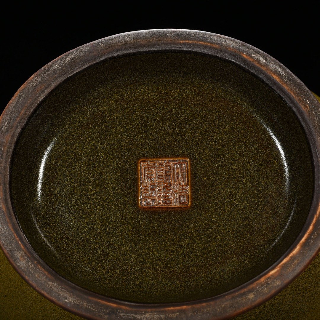Qing Dynasty Qianlong Tea Leaves Yellow Glazed Double Dragon Ears Zu