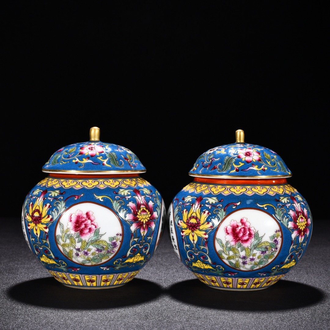 Qing Dynasty Qianlong blue ground enamel flower lid jar