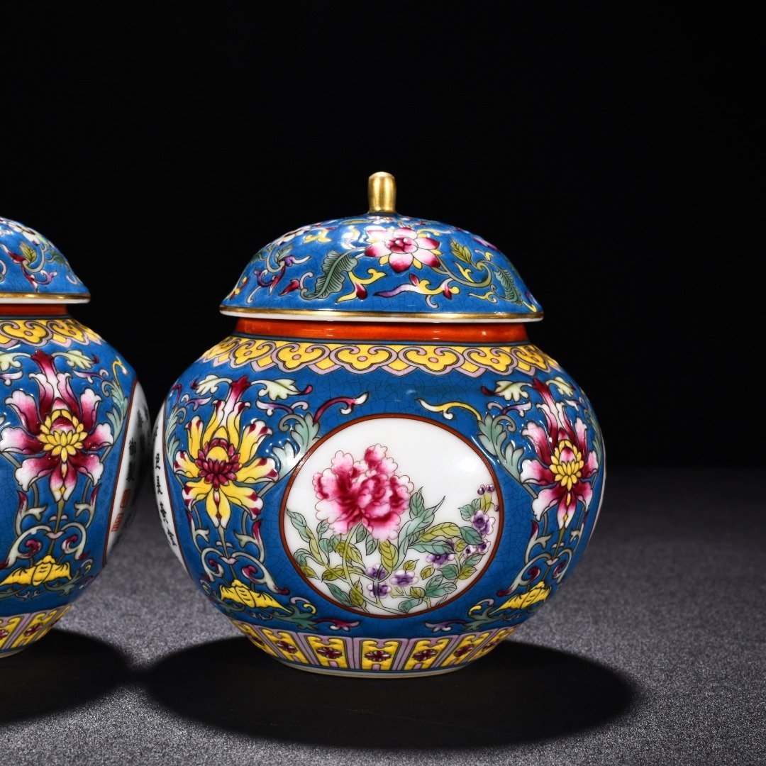 Qing Dynasty Qianlong blue ground enamel flower lid jar