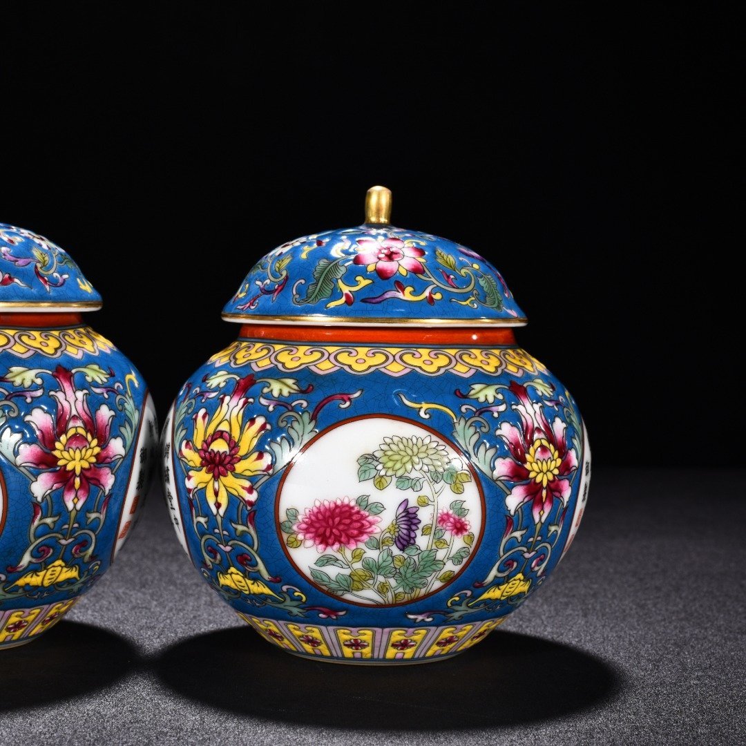 Qing Dynasty Qianlong blue ground enamel flower lid jar