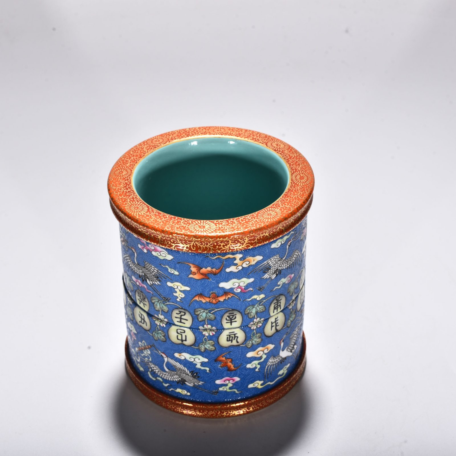 Qing Dynasty Qianlong blue ground rolled road clouds and crane pen holder