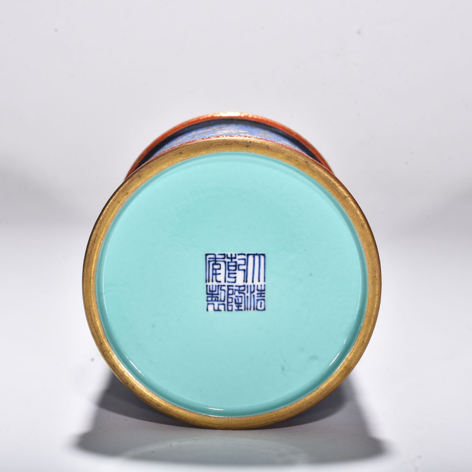 Qing Dynasty Qianlong blue ground rolled road clouds and crane pen holder