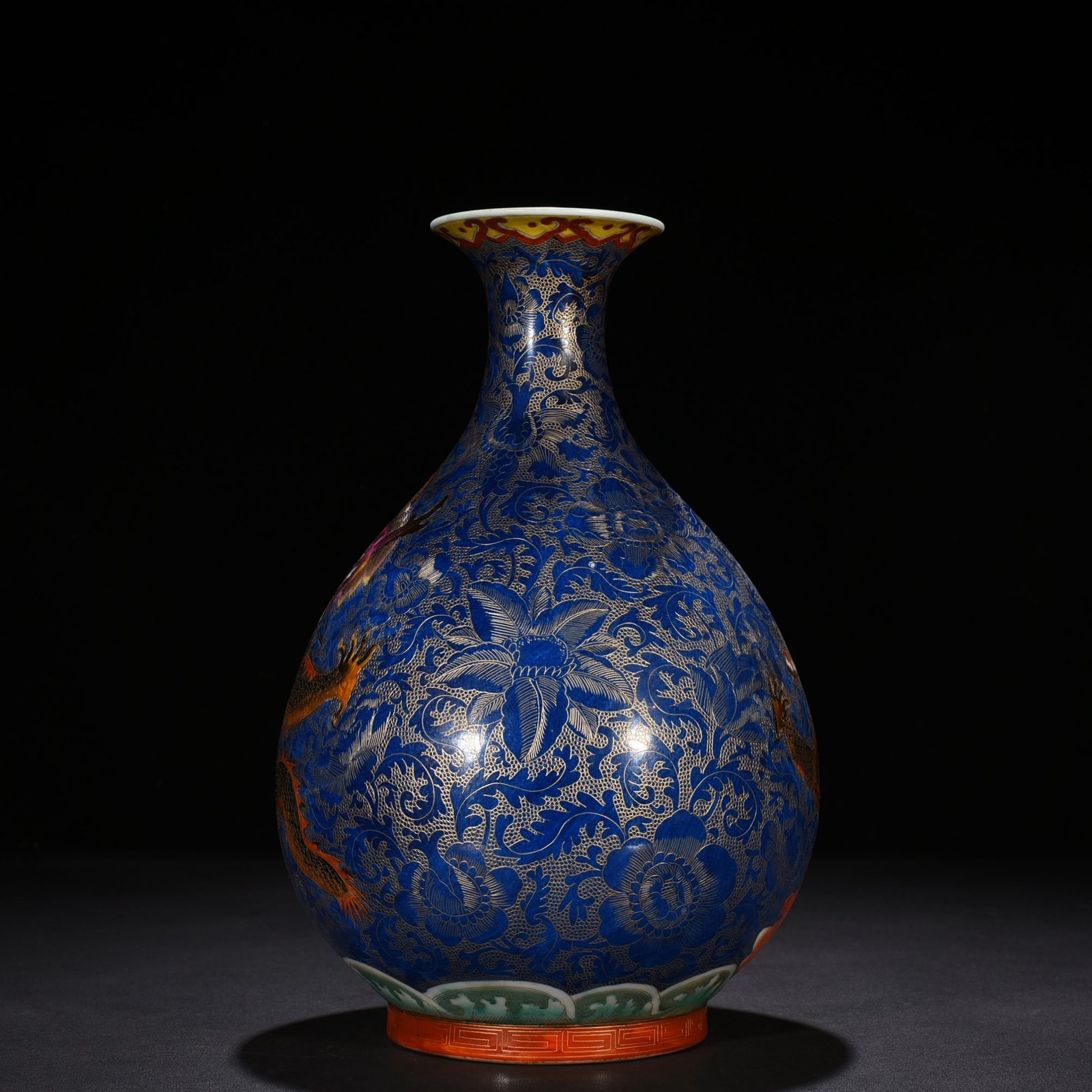 Qing Dynasty Qianlong blue ground gold silk enamel blue dragon godson dragon vase