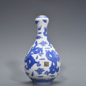 Qing Dynasty Qianlong blue color five dragon garlic bottle