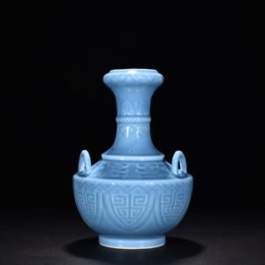 Qing Dynasty Qianlong blue glaze engraved Kui dragon three-series garlic vase