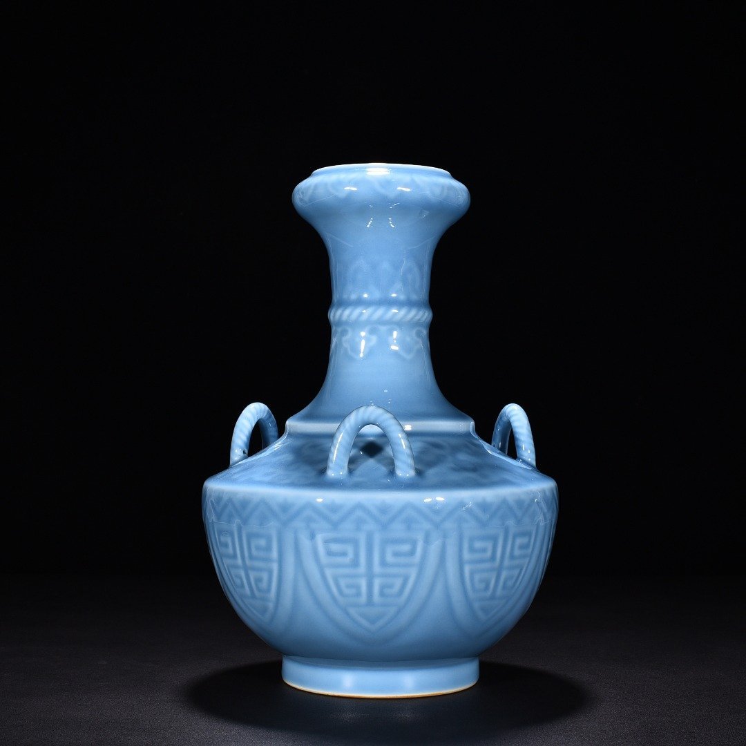 Qing Dynasty Qianlong blue glaze engraved Kui dragon three-series garlic vase