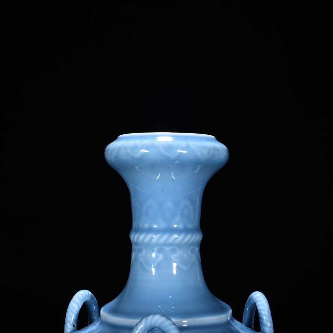 Qing Dynasty Qianlong blue glaze engraved Kui dragon three-series garlic vase