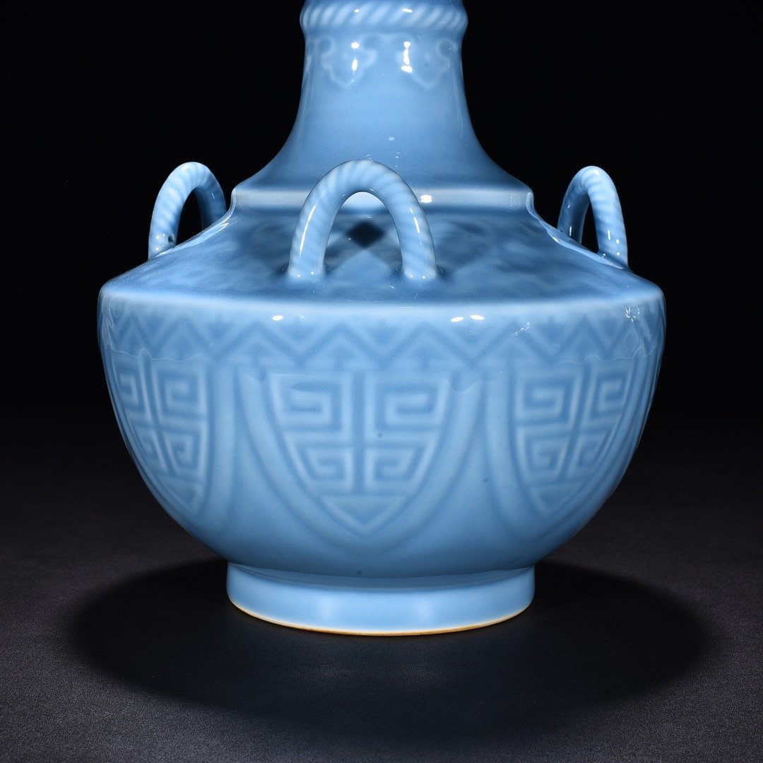 Qing Dynasty Qianlong blue glaze engraved Kui dragon three-series garlic vase