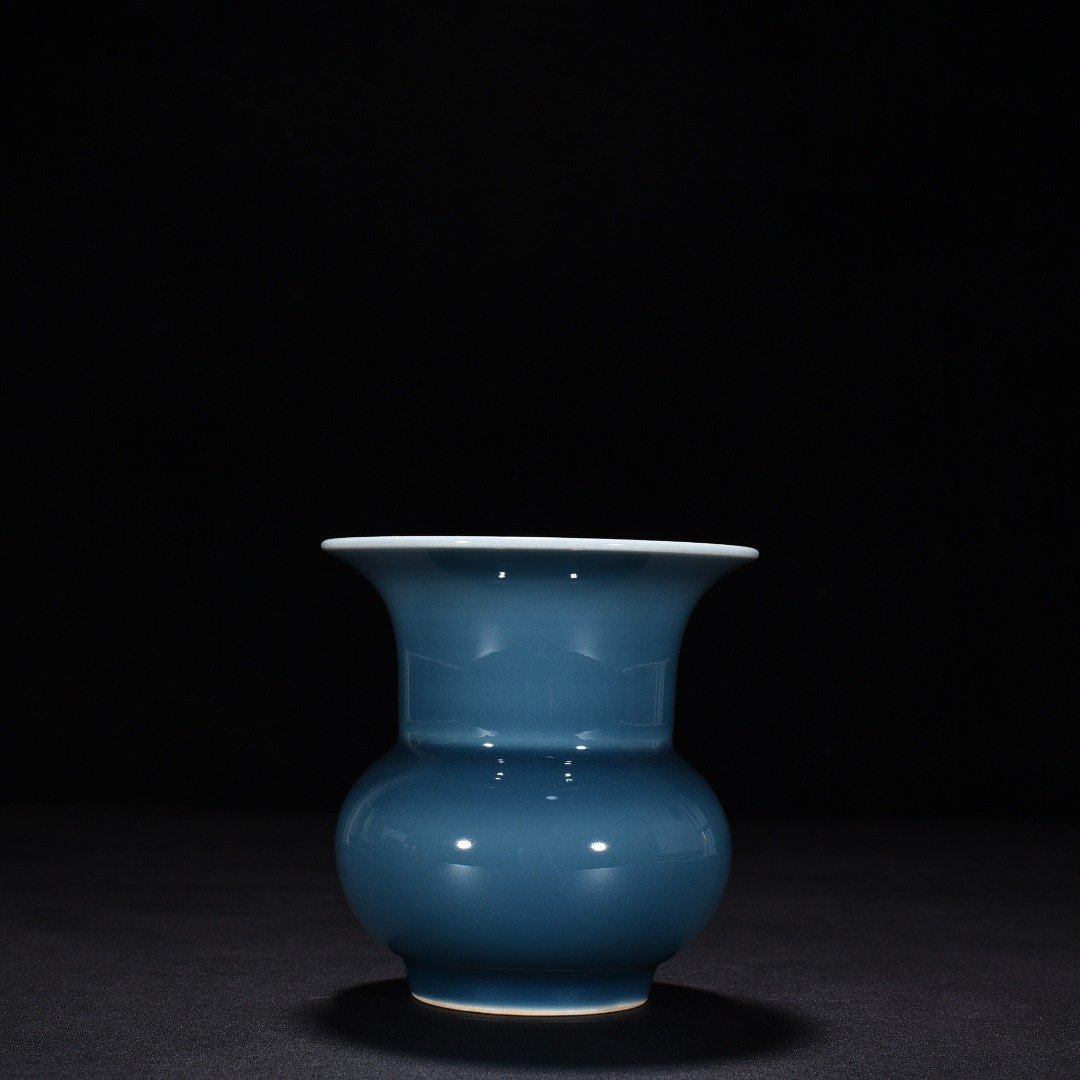 Qing Dynasty Qianlong blue glaze slag bucket