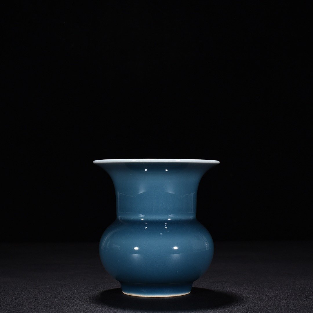 Qing Dynasty Qianlong blue glaze slag bucket