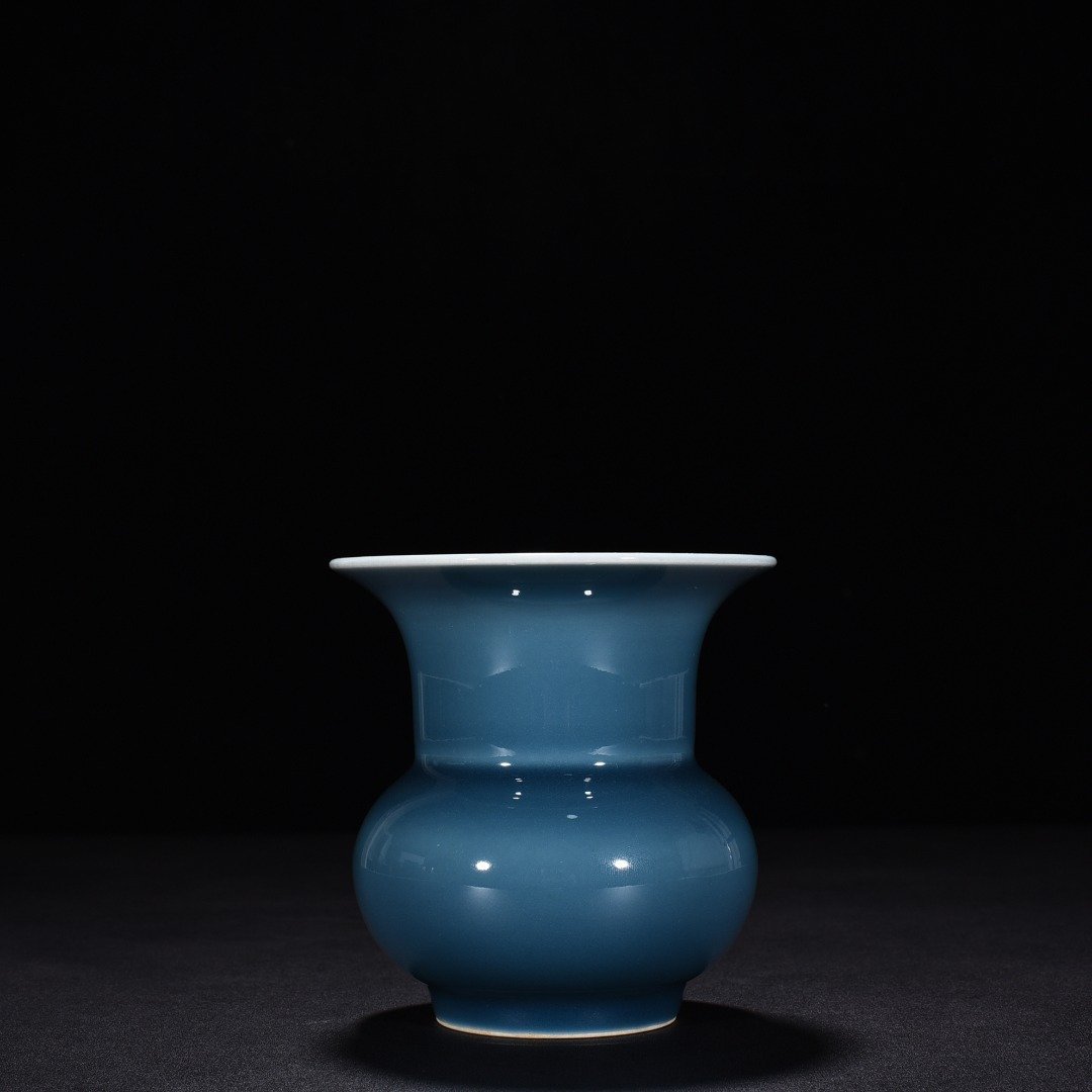 Qing Dynasty Qianlong blue glaze slag bucket