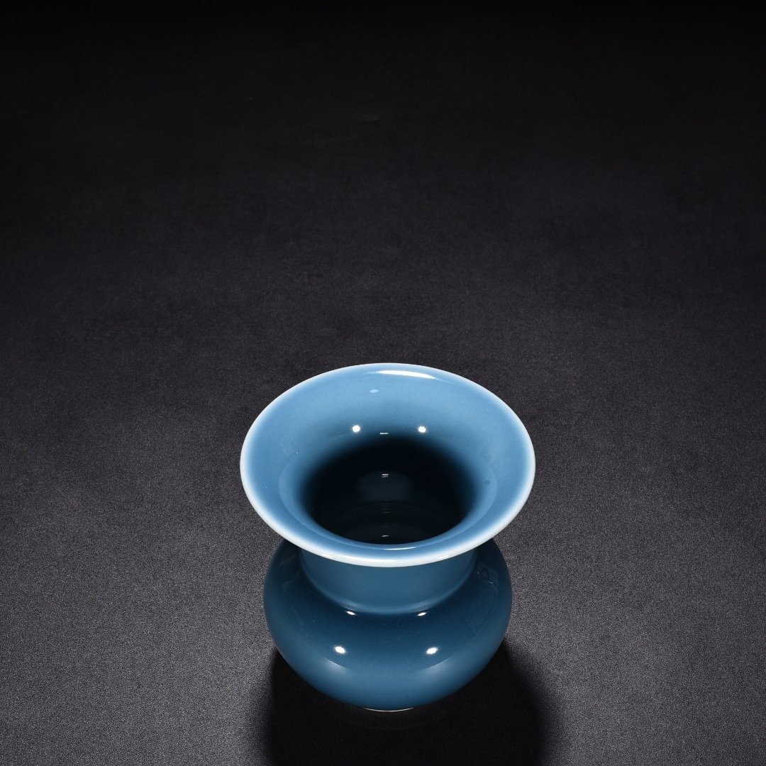 Qing Dynasty Qianlong blue glaze slag bucket