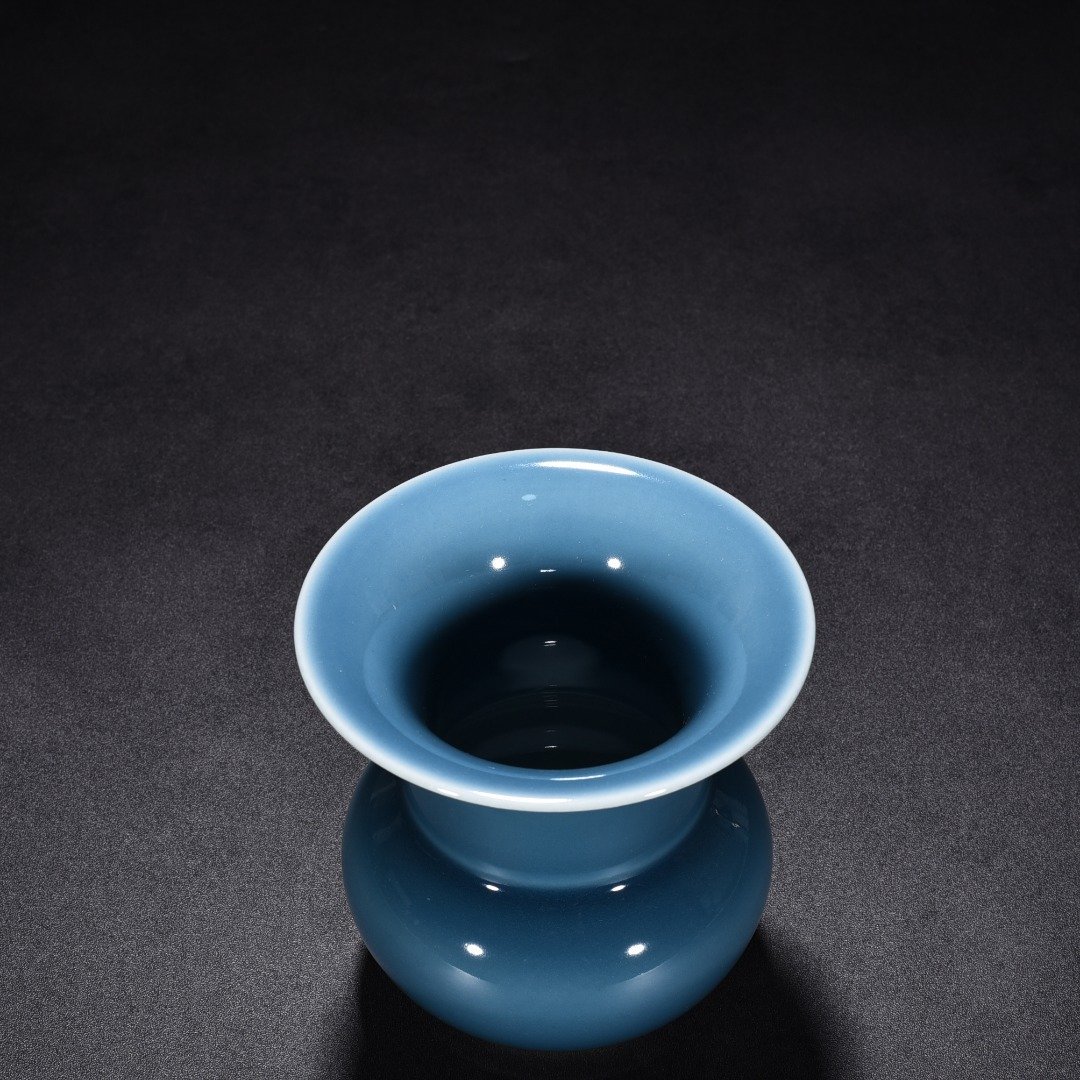 Qing Dynasty Qianlong blue glaze slag bucket