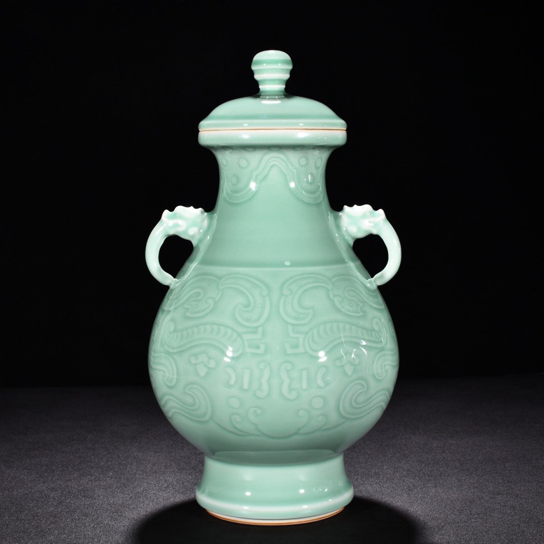 Qing Dynasty Qianlong bean green glaze elephant ear statue with Ruyi