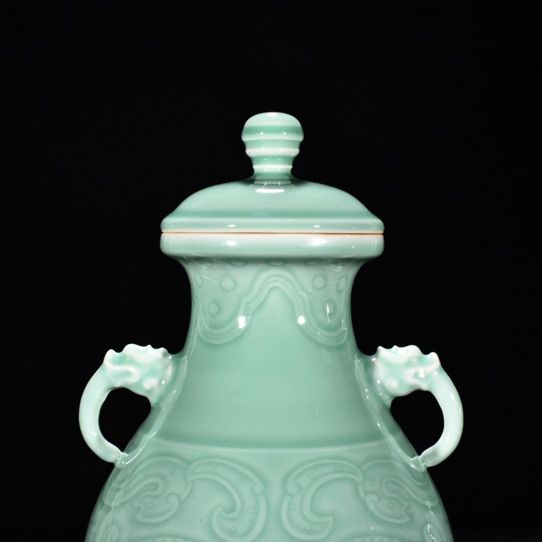 Qing Dynasty Qianlong bean green glaze elephant ear statue with Ruyi