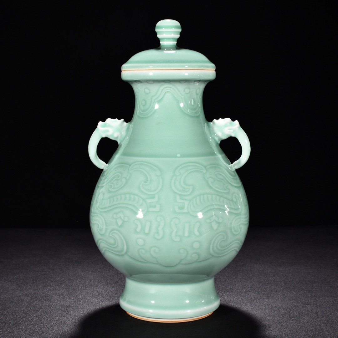 Qing Dynasty Qianlong bean green glaze elephant ear statue with Ruyi