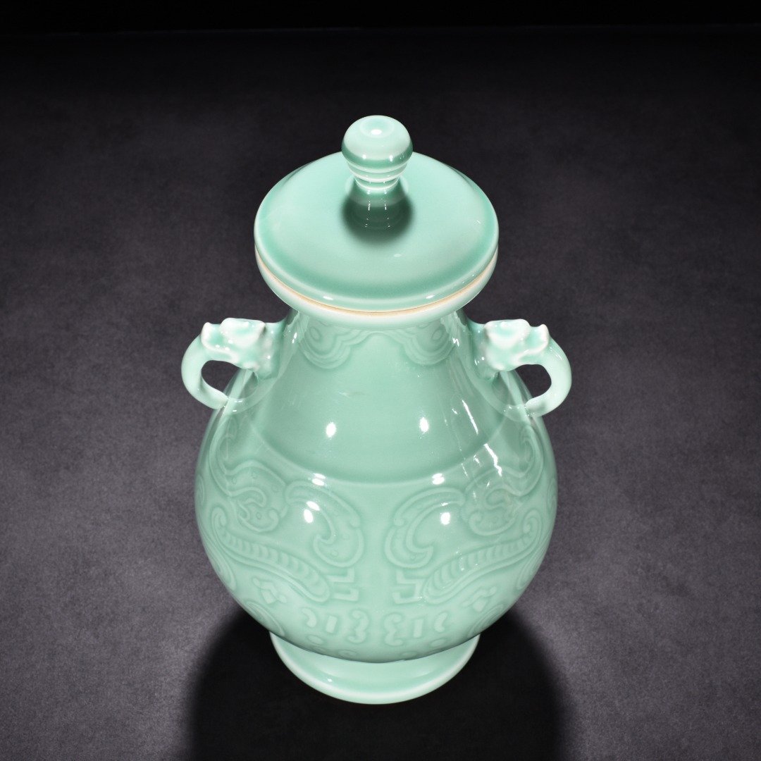 Qing Dynasty Qianlong bean green glaze elephant ear statue with Ruyi