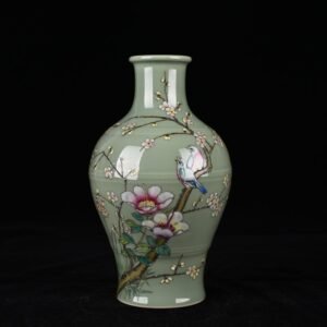 Qing Dynasty Qianlong bean green glaze pastel flower and bird vase