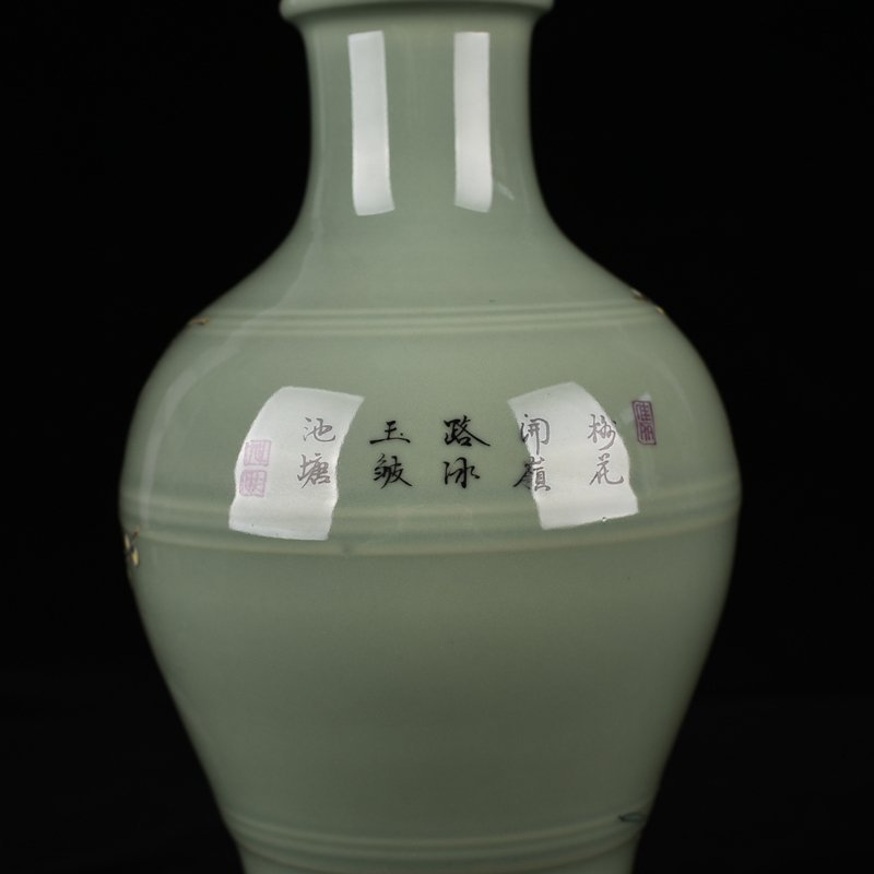 Qing Dynasty Qianlong bean green glaze pastel flower and bird vase