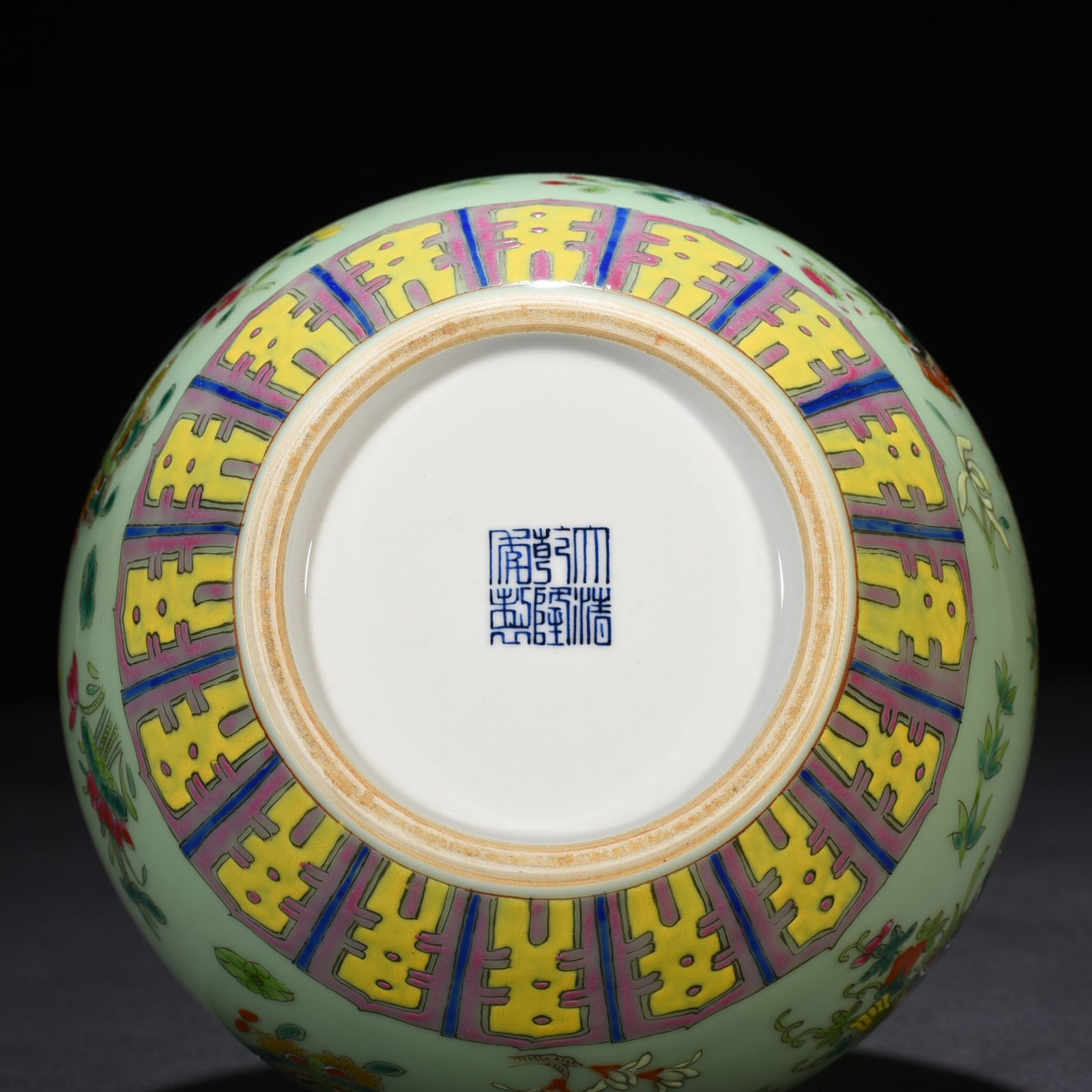 Qing Dynasty Qianlong bean green glaze pastel butterfly love gourd vase