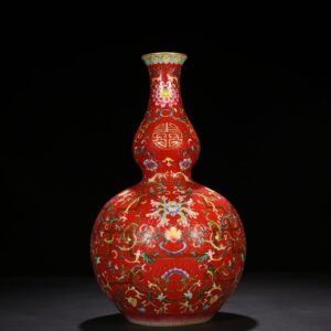 Qing Dynasty Qianlong rolling red ground pastel gourd vase