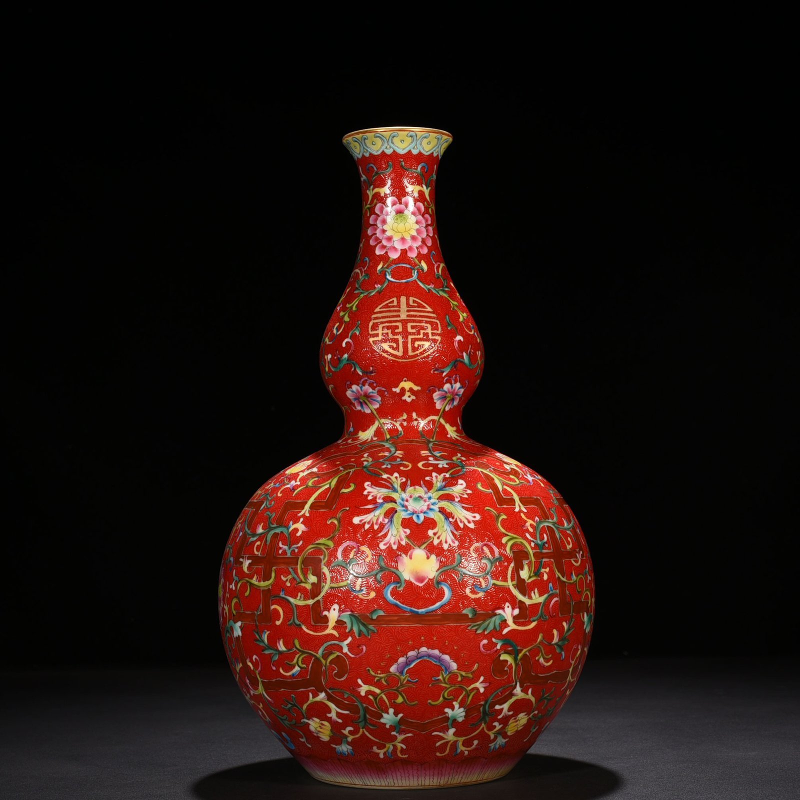 Qing Dynasty Qianlong rolling red ground pastel gourd vase
