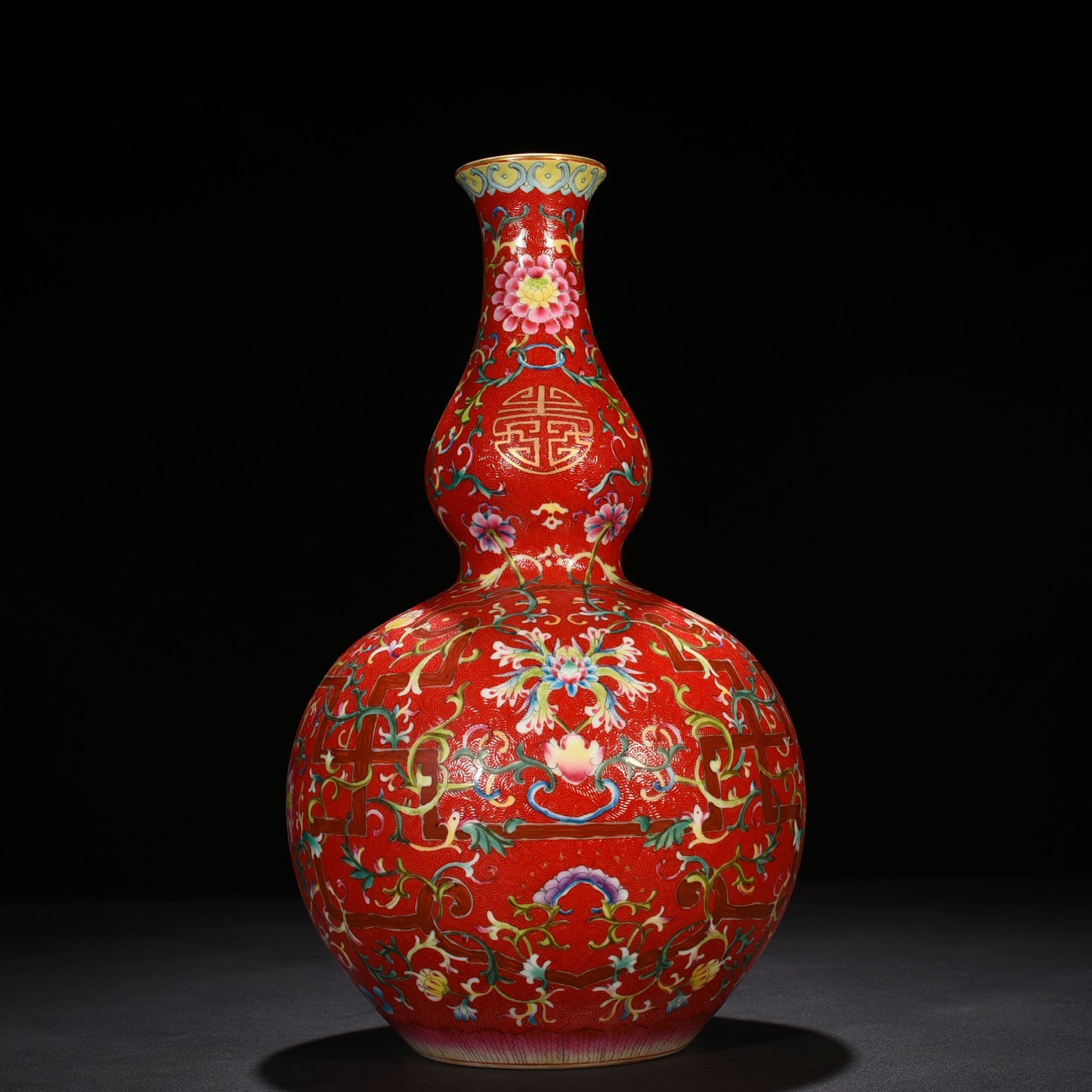 Qing Dynasty Qianlong rolling red ground pastel gourd vase