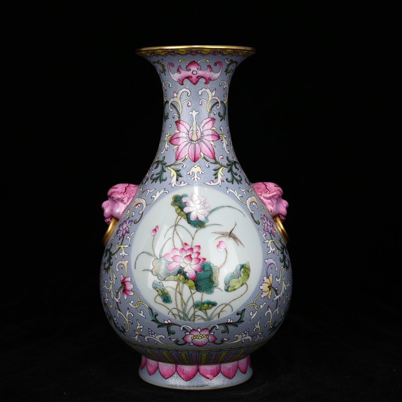 Qing Dynasty Qianlong rolled road consecrated enamel flower ear-shaped vase