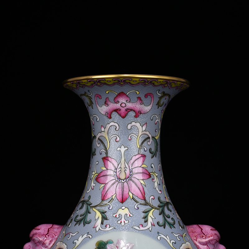 Qing Dynasty Qianlong rolled road consecrated enamel flower ear-shaped vase