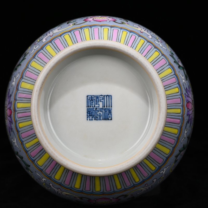 Qing Dynasty Qianlong rolled road consecrated enamel flower ear-shaped vase