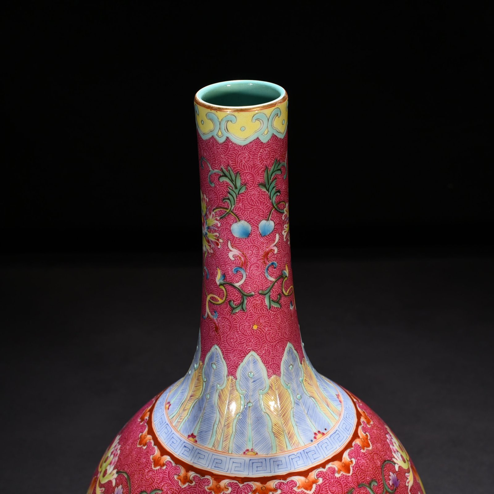 Qing Dynasty Qianlong rolling rouge ground pastel flower vase