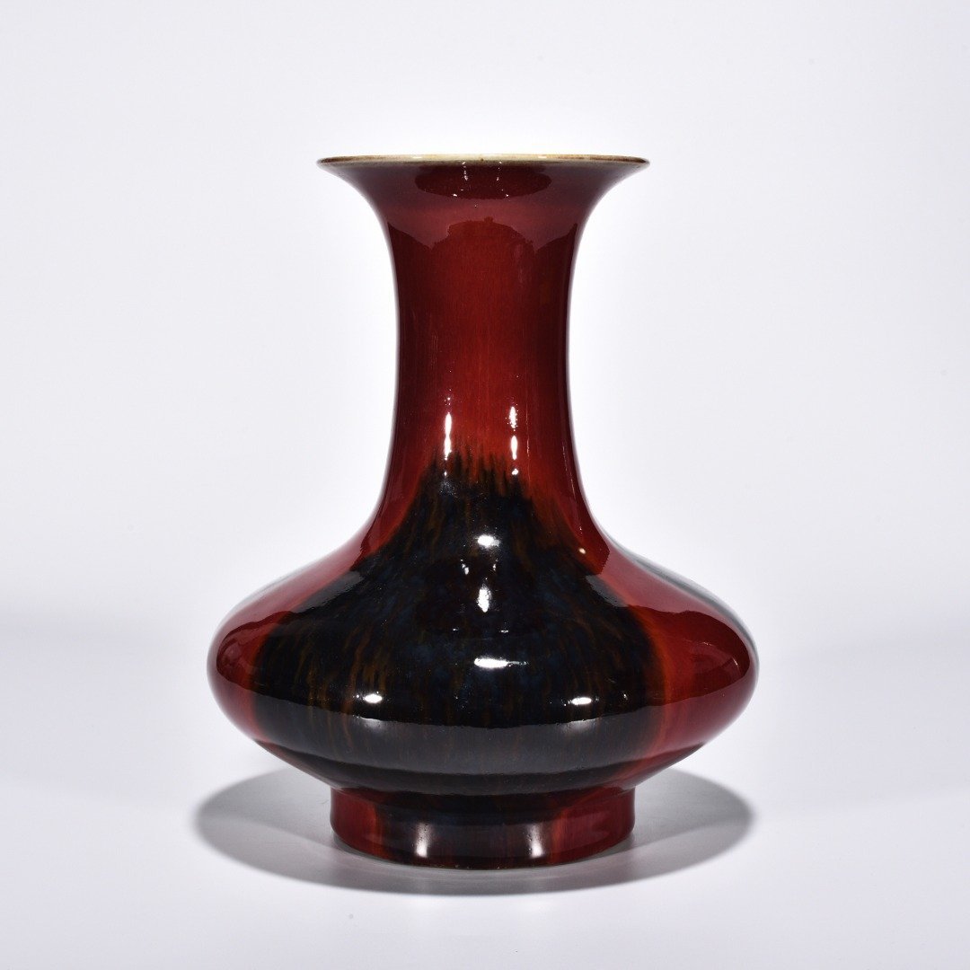 Qing Dynasty Qianlong Lang Kiln red obsidian vase with flat belly