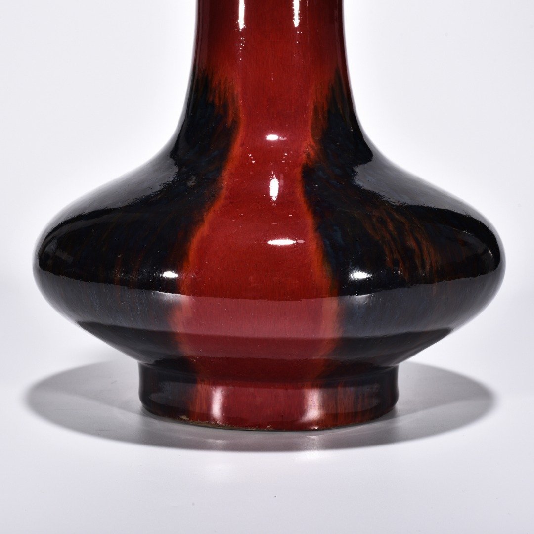 Qing Dynasty Qianlong Lang Kiln red obsidian vase with flat belly