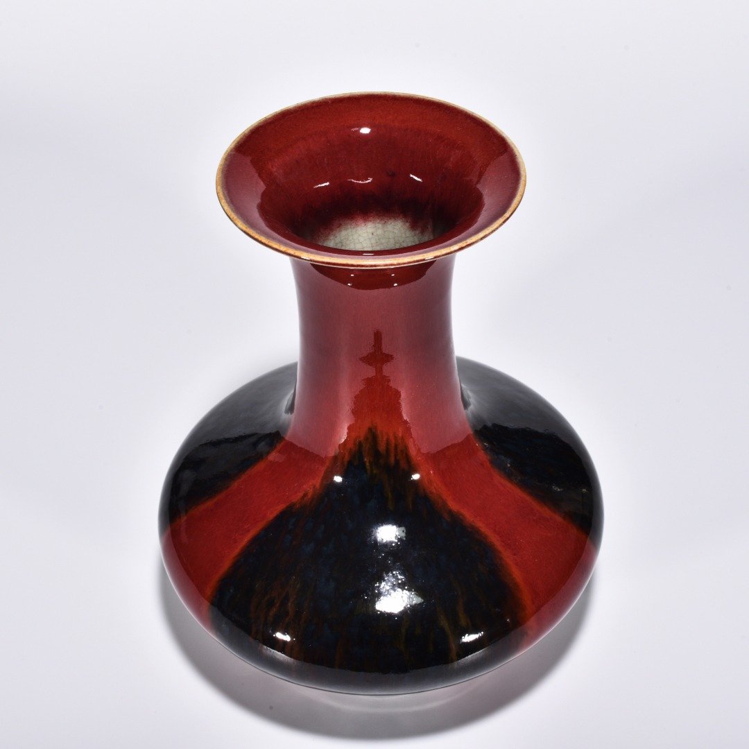 Qing Dynasty Qianlong Lang Kiln red obsidian vase with flat belly