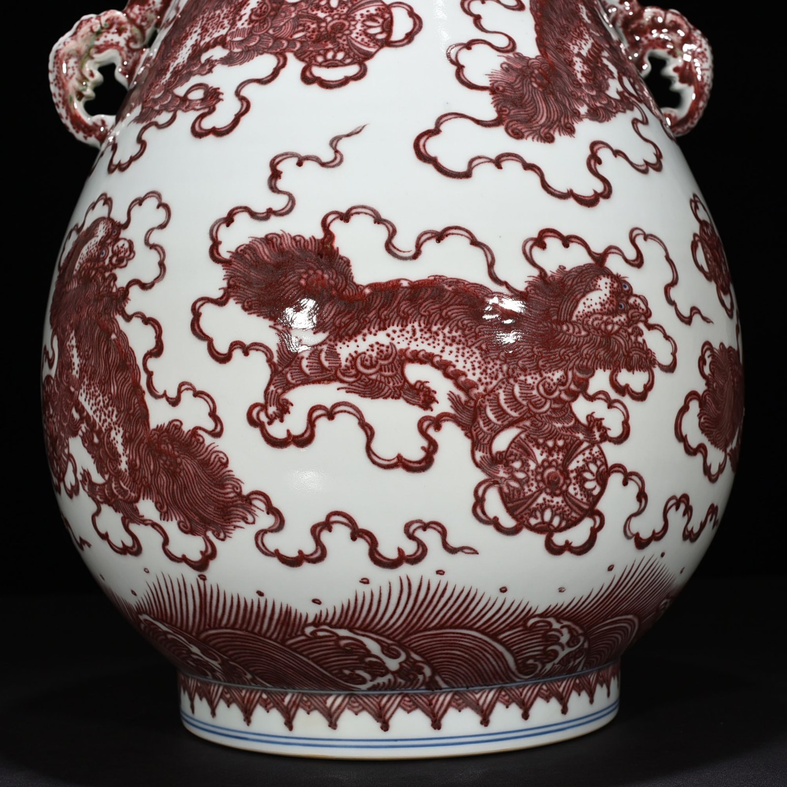 Qing Dynasty Qianlong underglaze red lion rolling hydrangea double-eared statue