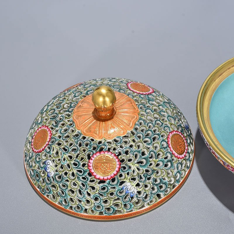 Qing Dynasty Qianlong Ten Thousand Flowers Enamel Hollow Cover Box Fruit Box Cover Bowl